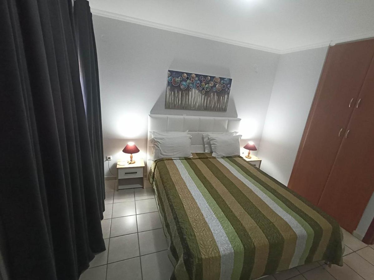 Evangelia Karfas Extérieur photo