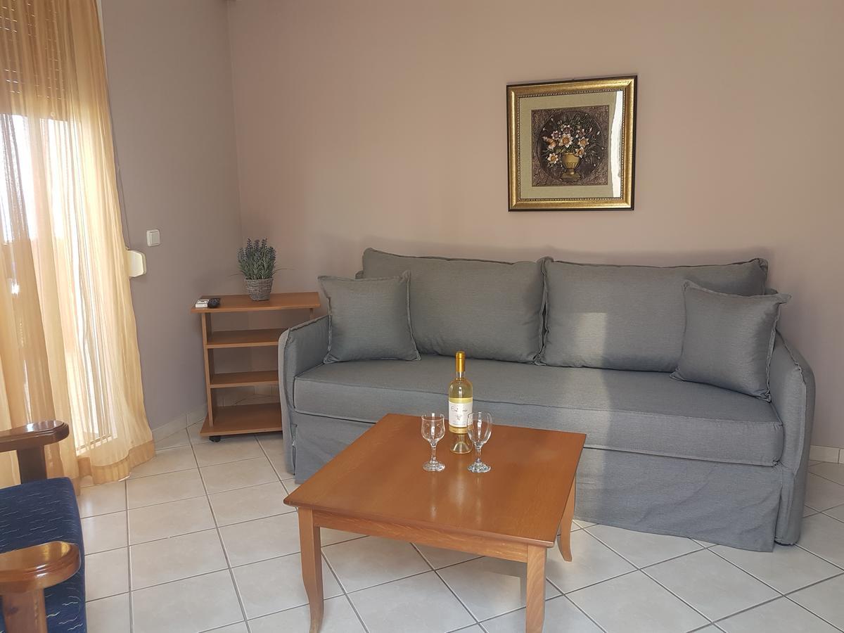 Evangelia Karfas Extérieur photo