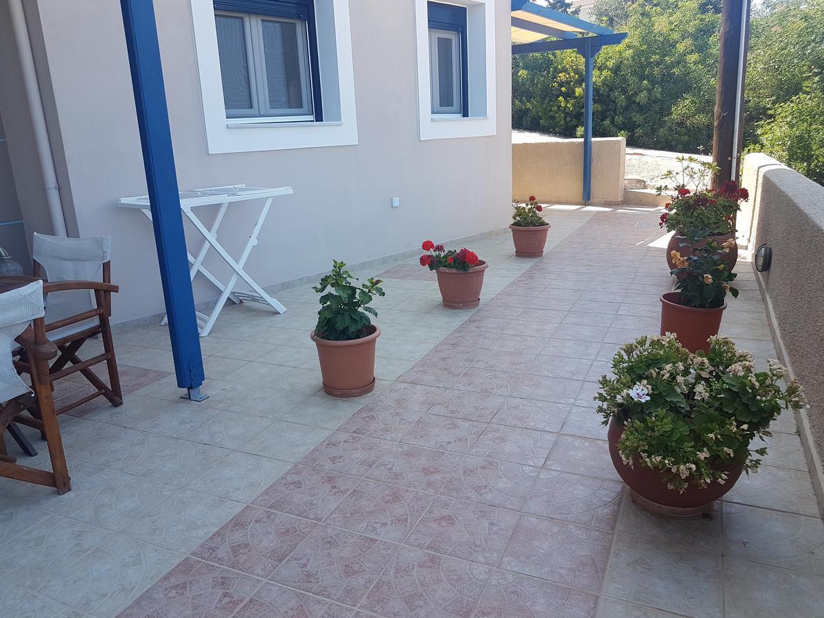 Evangelia Karfas Extérieur photo