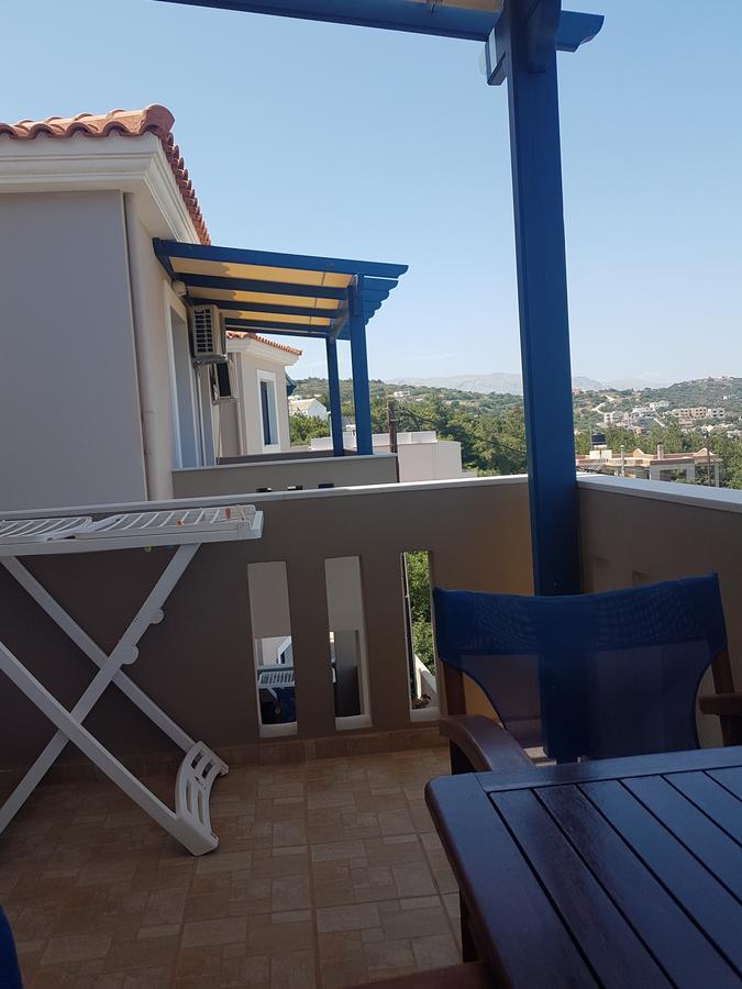 Evangelia Karfas Extérieur photo