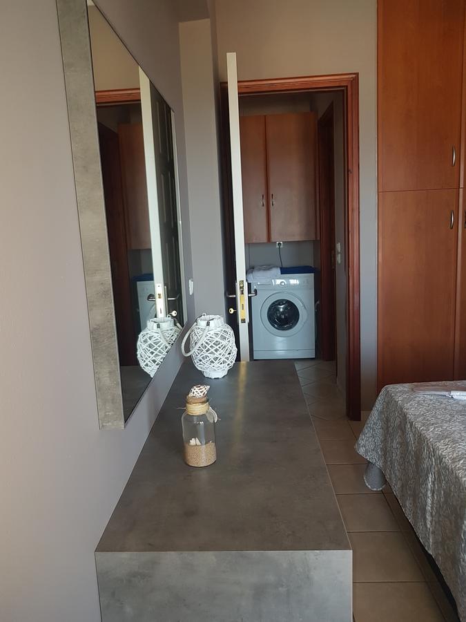 Evangelia Karfas Extérieur photo