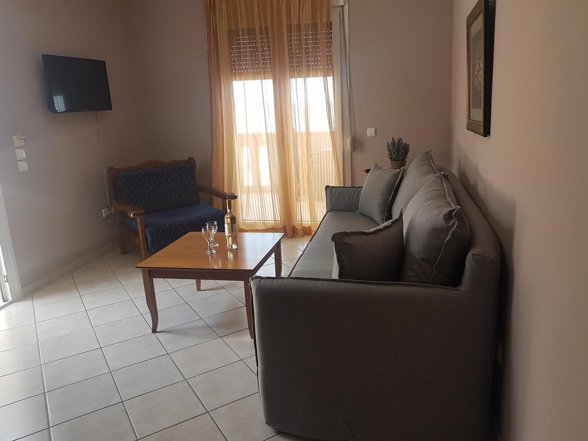 Evangelia Karfas Extérieur photo